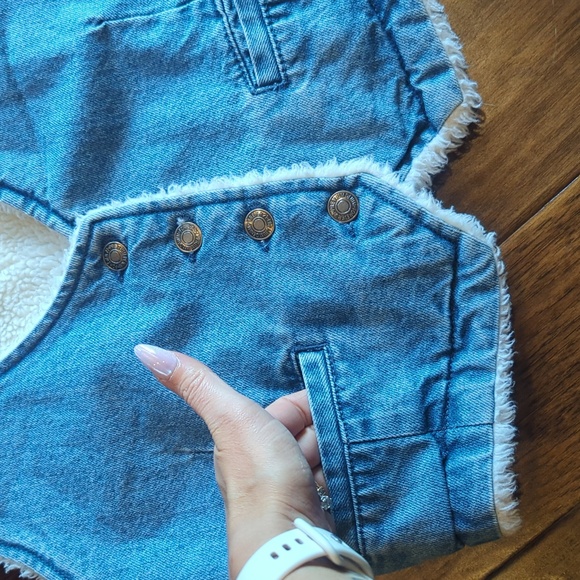 faux sherpa lined denim vest - Picture 4 of 6